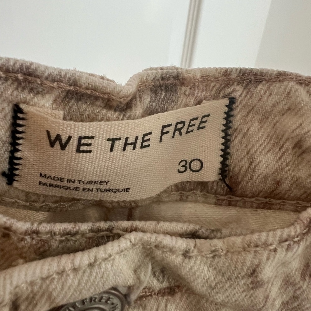 NWOT We the Free Good Luck Barrel Jeans in the CAT PRINT - Picture 8 of 8